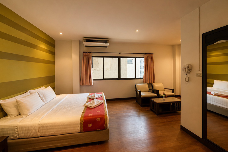 DELUXE ROOM